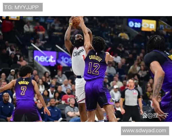 季前赛精彩对决快船与湖人展开激烈角逐期待新赛季的精彩表现